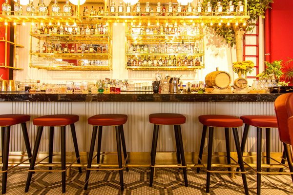 Meilleurs bars à prix réduit à Paris : astuces pour happy hours